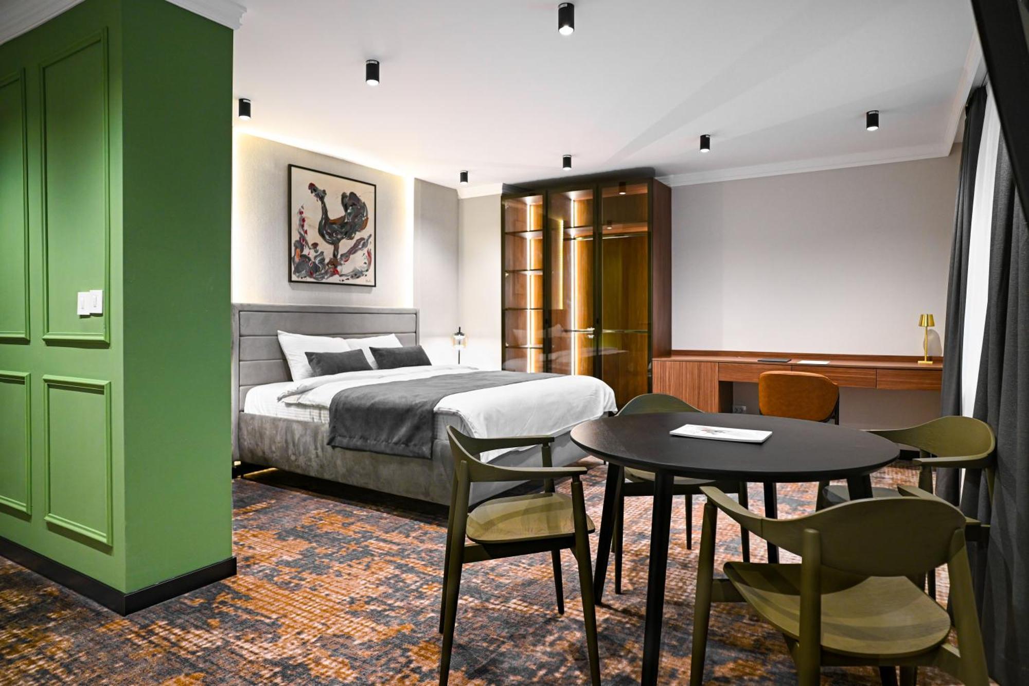 Black Gallo Residences *
